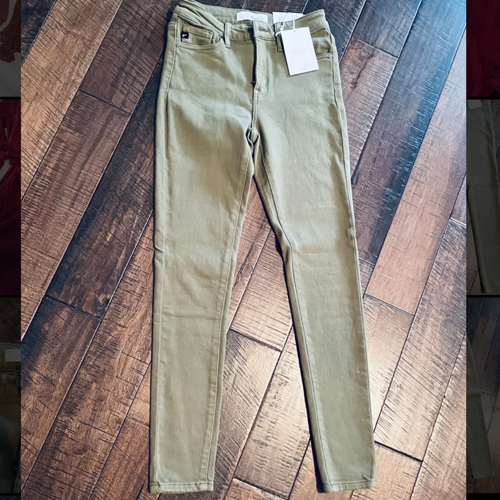 {NWT} KanCan olive green skinny’s size 25